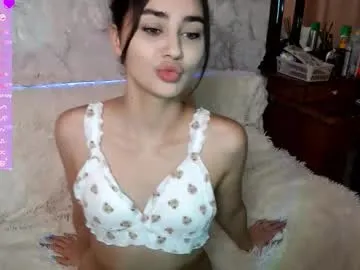 roouse – webcam model profile photo Image 2