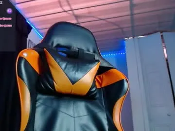 little_show_sexy – webcam model profile photo Image 12