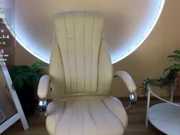 evelune – webcam model profile photo Image 16