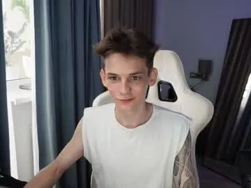 YU-KI00 – webcam model profile photo Image 8