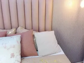 zui_lu – webcam model profile photo Image 6