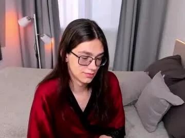 yutwiner – webcam model profile photo Image 11