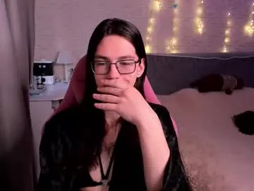 yutwiner – webcam model profile photo Image 13