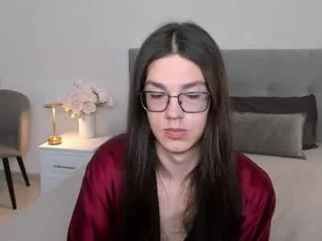 yutwiner – webcam model profile photo Image 16