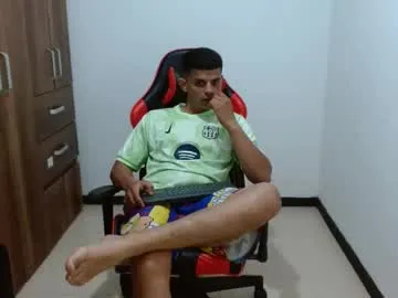 little_show_sexy – webcam model profile photo Image 8