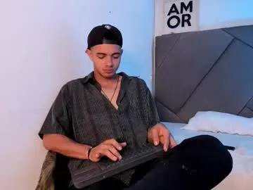 Playboy-909 – webcam model profile photo Image 10