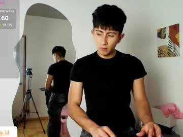 little_show_sexy – webcam model profile photo Image 7