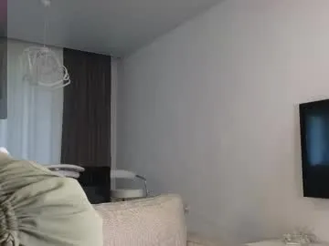 LunaDumont – webcam model profile photo Image 3