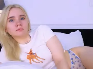 FoxyShy – webcam model profile photo Image 9