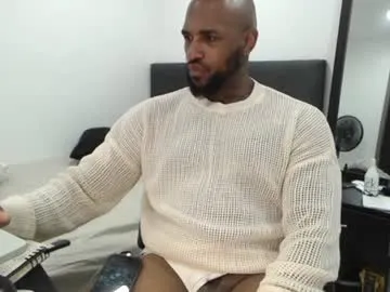 synne_glows – webcam model profile photo Image 17