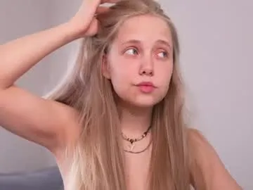 emilyhoston – webcam model profile photo Image 15