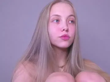 emilyhoston – webcam model profile photo Image 3