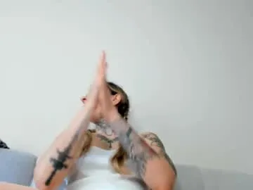 Earth_001 – webcam model profile photo Image 15