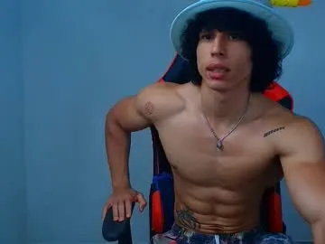 starvingo2002 – webcam model profile photo Image 13