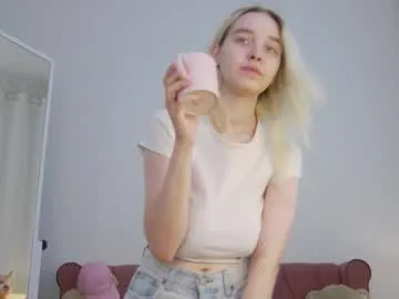 roxanelan – webcam model profile photo Image 5