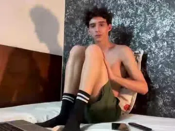 YU-KI00 – webcam model profile photo Image 6