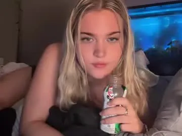 zeldaes – webcam model profile photo Image 3