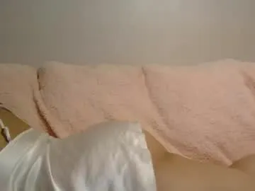 roouse – webcam model profile photo Image 7