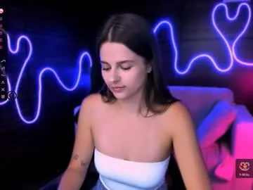 roouse – webcam model profile photo Image 6