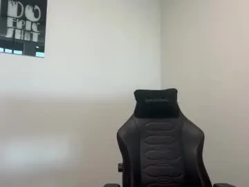 YU-KI00 – webcam model profile photo Image 2