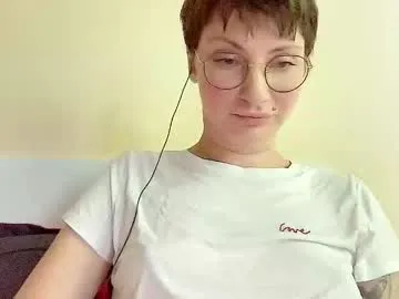 IORio2 – webcam model profile photo Image 2