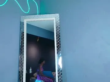 trinahillier – webcam model profile photo Image 5