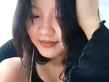 lucsin – webcam model profile photo Image 3