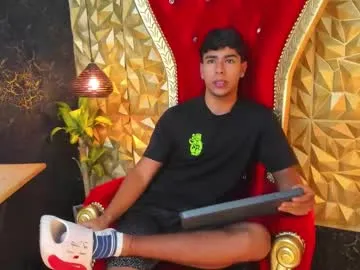 roouse – webcam model profile photo Image 4