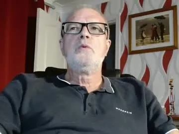 Earth_001 – webcam model profile photo Image 7