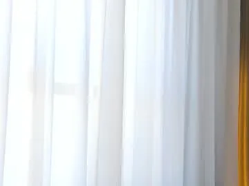 roouse – webcam model profile photo Image 17