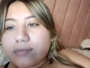 roouse – webcam model profile photo Image 17