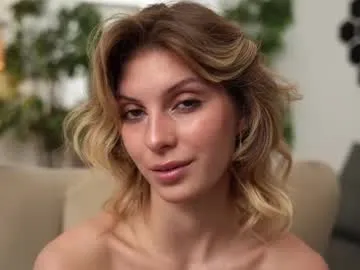 roouse – webcam model profile photo Image 2