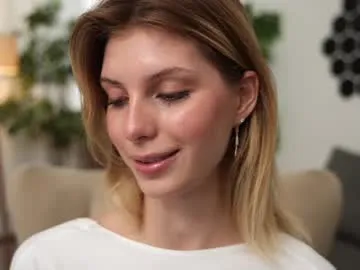 roouse – webcam model profile photo Image 3