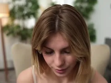 roouse – webcam model profile photo Image 5