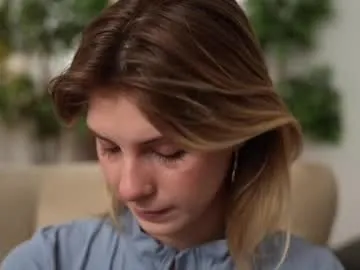 roouse – webcam model profile photo Image 6