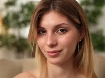 roouse – webcam model profile photo Image 7