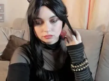 yakamozamazing – webcam model profile photo Image 3