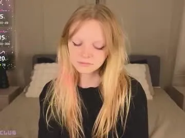 love_coin – webcam model profile photo Image 12