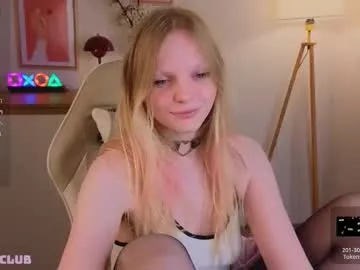 love_coin – webcam model profile photo Image 16