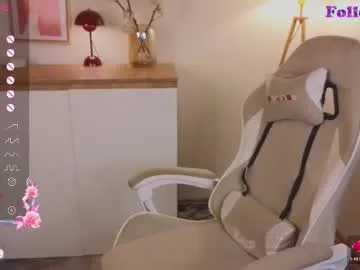 love_coin – webcam model profile photo Image 8