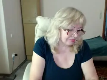 evelynloveshy – webcam model profile photo