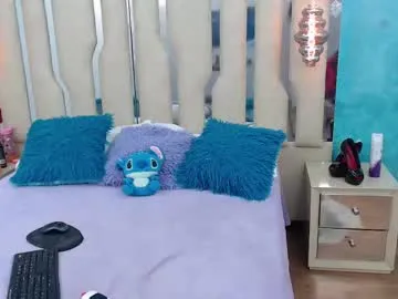 synne_glows – webcam model profile photo Image 9