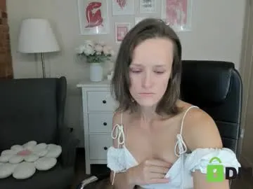 maya_light – webcam model profile photo Image 15