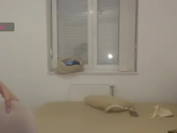 voulezvous_angel – webcam model profile photo Image 6