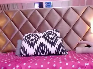 reavoran – webcam model profile photo Image 5