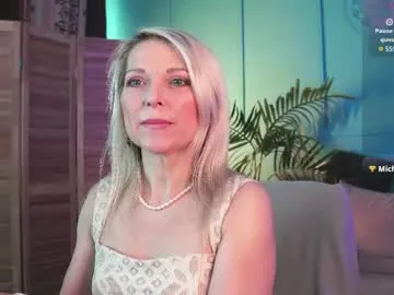 Awesomelusty – webcam model profile photo Image 10