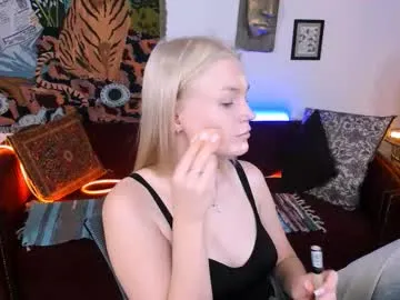 _lollyshy_ – webcam model profile photo Image 16