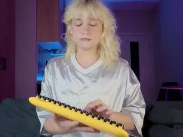 _Alicee_1 – webcam model profile photo Image 3