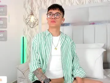 bisexualmilf – webcam model profile photo Image 9