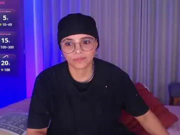 zui_lu – webcam model profile photo Image 6